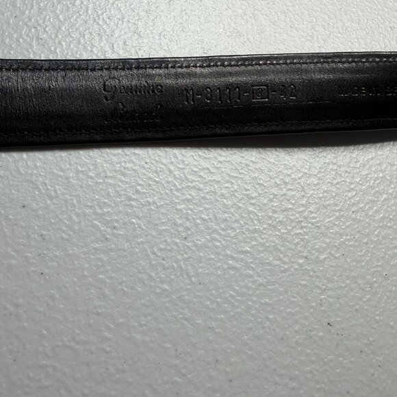 Saks Fifth Avenue Genuine Leather Belt Black 42 | Gold Tone Buckle | Vintage - Picture 4 of 6